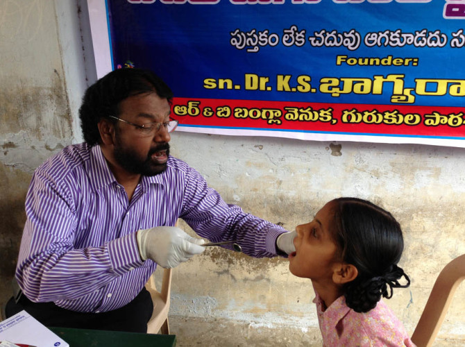 22-12-2013 Sneha club Free health camp-Baapatla -14