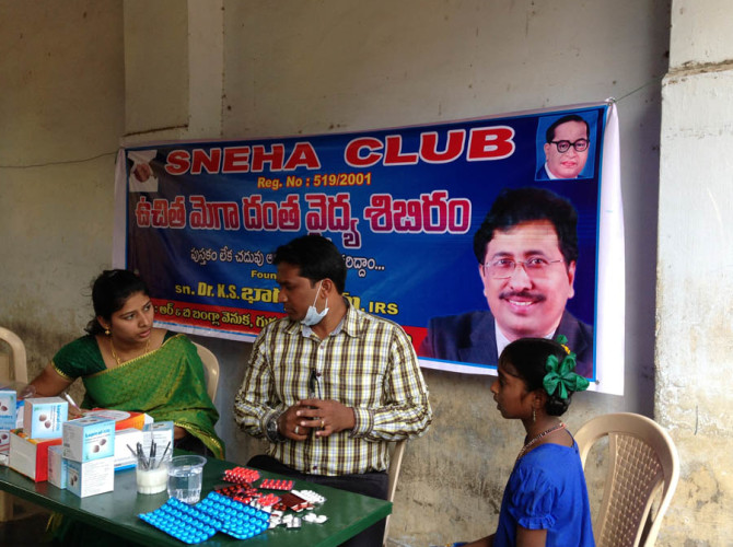 22-12-2013 Sneha club Free health camp-Baapatla-20