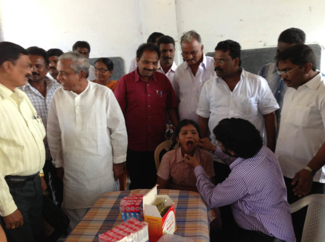 22-12-2013 Sneha club Free health camp-Baapatla -9